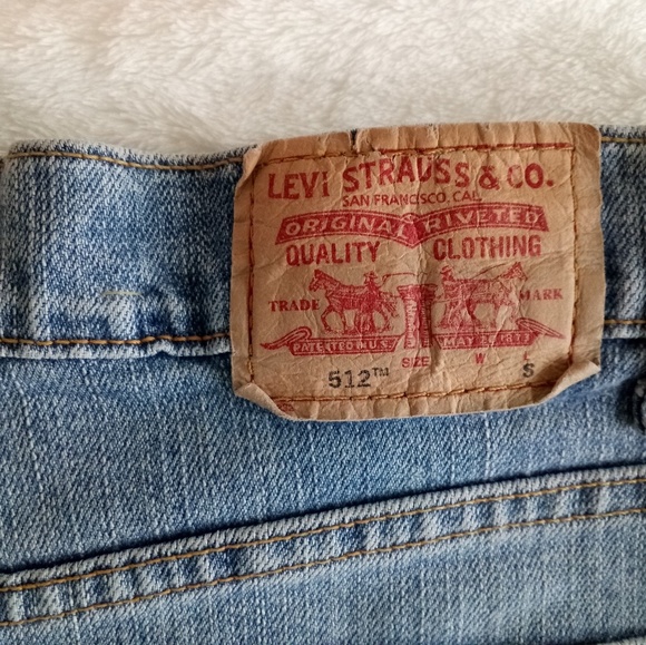 Levis Distressed Cutoff High Waisted Shorts - Picture 4 of 5